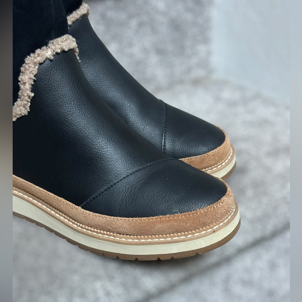 TOMS Makenna Black Leather Mid-Cath Shearling Boots Women’s 6 Style #10014172 - Picture 13 of 16